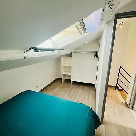 Superbe Duplex Design Neuf 2 Chambres, Climatise Confort, Facile D,acces Stationnement Gratuit Apartamento *