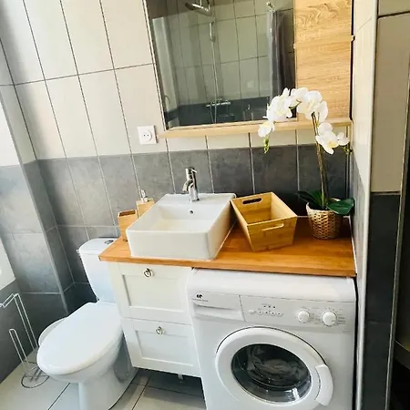 Superbe Duplex Design Neuf 2 Chambres, Climatise Confort, Facile D,acces Stationnement Gratuit Apartment Marseilles