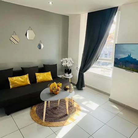 Superbe Duplex Design Neuf 2 Chambres, Climatise Confort, Facile D,acces Stationnement Gratuit Apartment *