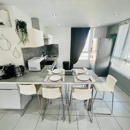 Superbe Duplex Design Neuf 2 Chambres, Climatise Confort, Facile D,acces Stationnement Gratuit Apartment Marseilles