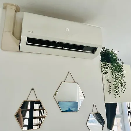Superbe Duplex Design Neuf 2 Chambres, Climatise Confort, Facile D,acces Stationnement Gratuit Apartment Marseilles