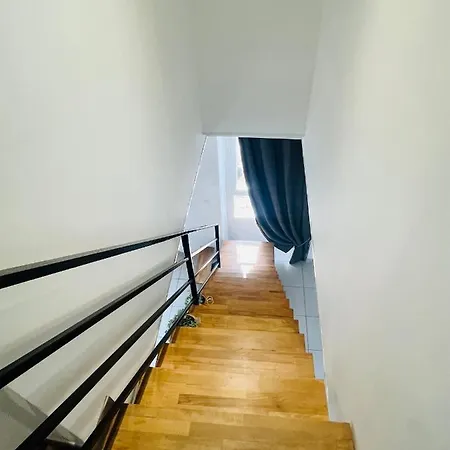 Superbe Duplex Design Neuf 2 Chambres, Climatise Confort, Facile D,acces Stationnement Gratuit Apartment *