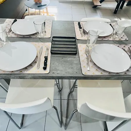 Apartment Superbe Duplex Design Neuf 2 Chambres, Climatise Confort, Facile D,acces Stationnement Gratuit