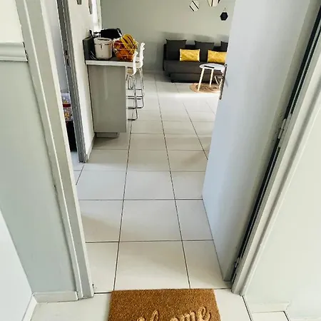 Superbe Duplex Design Neuf 2 Chambres, Climatise Confort, Facile D,acces Stationnement Gratuit