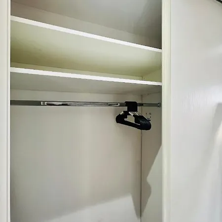Superbe Duplex Design Neuf 2 Chambres, Climatise Confort, Facile D,acces Stationnement Gratuit Apartment